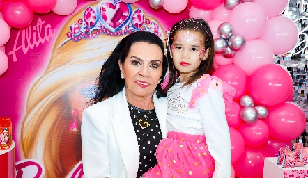  Yoya Galarza con su nieta Ale.