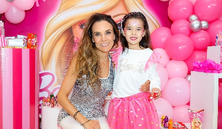  Daniela Díaz de León, con su sobrina Ale.