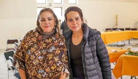  Silvia Esparza de Garza y Malena Villasuso.