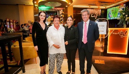  Roxana Solórzano, María Esther Castillo, Belén Muñoz y Carlos Reig.