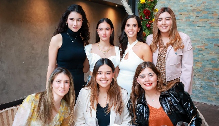  La novia con las primas de su prometido, María y Vale Herrera, Marcela Schekaiban, Ana Gaby Motilla, Nuria Oliva, Isabella y María José Motilla.