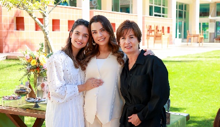  Marcela y Gaby Díaz Infante con su mamá Gabriela Andrés.