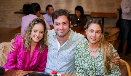  Isa Torres, Jorge Leos y Patricia Córdova.