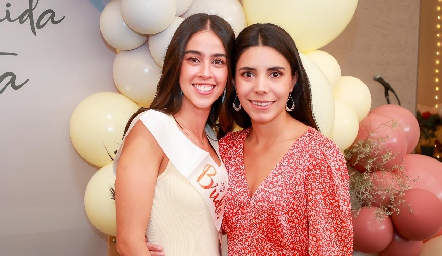  Natalia Navarro con su cuñada Ilse Lázaro.