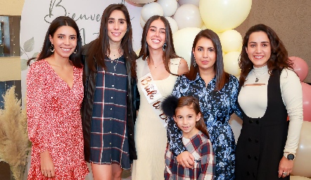  Primas Lavín, Ilse, Daniela, Natalia, Inés, Bety y María.
