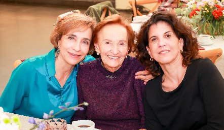  Patricia de la Rosa, Ana María Carpizo y Cristina Nava.
