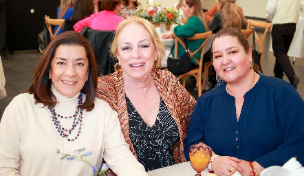  Mónica González, Martha Navarro y Mónica Berlanga.