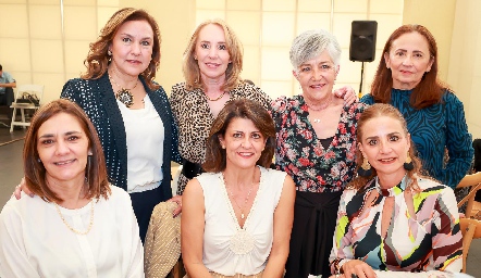 Ceci Delgado, Claudia González, Laura Lavín, Pily Lázaro, Carmen Lavín, Beatriz Rangel y Guille.