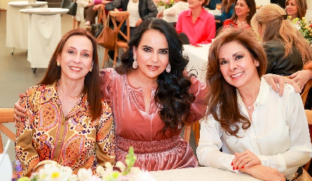  Carmen Bravo, Marilyde Tobías y Elia de Padilla.