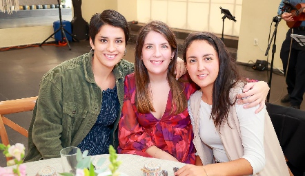  Pilar Fernández, María José Fernández y Andrea Lázaro.