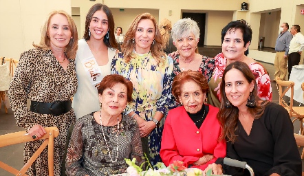  Laura Lavín, Natalia Navarro, Bety y Carmen Lavín, Tita García, Lichis Hinojosa, Juanita Méndez y Adriana Pedroza.