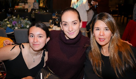  Emilia Gerardo, Marcela Elizondo y Marifer Leal.