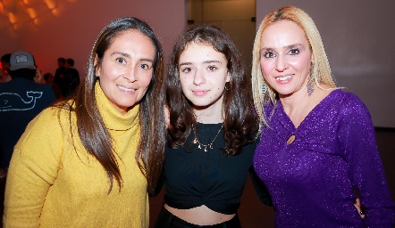  Cristina, Valentina Ciuffardi y Melissa Fernández.