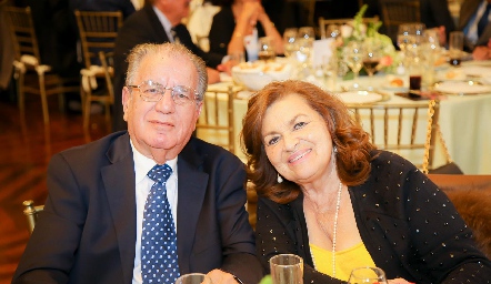  Adolfo Villasuso y Graciela Flores.