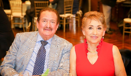  Roberto Morales y María del Carmen Morales.
