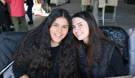 Ana Torres y María Julia Flores.