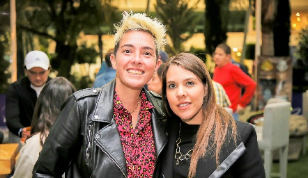  Lourdes del Ángel y Paulina Cruz.