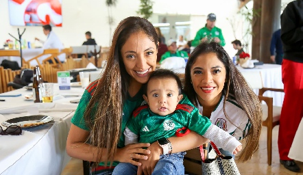 Mayra Alvarez, Fernanda Alvarez y Mateo Zapata.