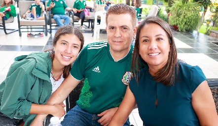  Montse Vega, Jesús Vega y Yuli Andrade.