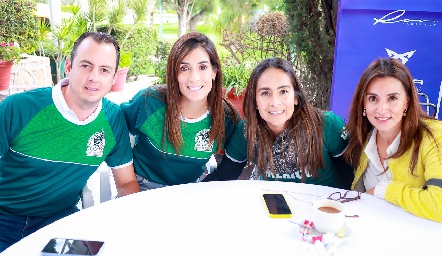  Carlos Artolózaga, Fernanda Torres, Cristina Torres y Vanessa Galarza.