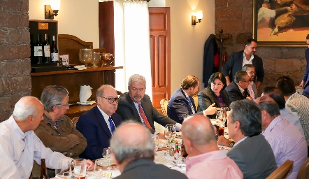  Una excelente tarde con el escritor.