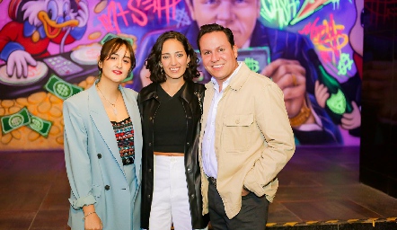  Mariana Roqueñi, Ana Roqueñi y Jorge Chávez.