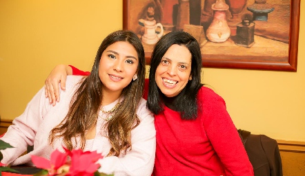 Carmenlú Díaz y Mariana Suárez.