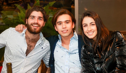  Santiago Gómez, Oscar Ruiz y Ximena Nieto.