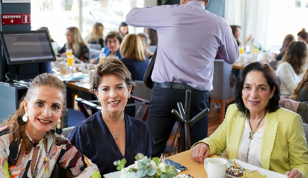  Beatriz Rangel, María Cecilia Bremer y Cuca Díaz Infante.