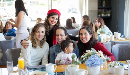  Montse Martell, Iza Garza,  Ana Isa e Inés Torres y Estefanía Díaz Infante.