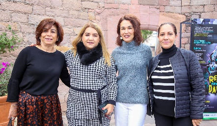  Adriana Sánchez, Carmenchu, Mariza Gonzales y Esther Sandoval.