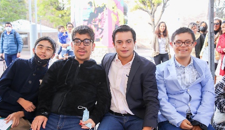 Noki, Ramón, Diego y Sebastián.