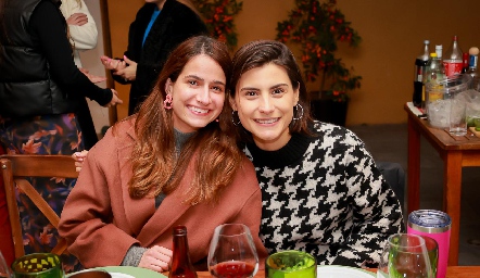  Mónica Medlich y Tere Cadena.