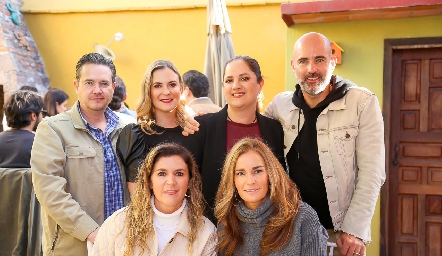   Alex y Sandra Pérez, Liliana Meade, Polo de la Garza, Paola Vázquez y Lorena Quiroz.