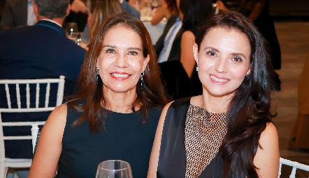  Hortensia Saucedo y Brenda Castillejos.