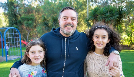  Sofía Morales, Héctor Morales y Paula Morales.