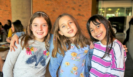  Sofía Morales, Emilia Algara y Cristina Guevara.