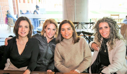  María Eugenia Gómez, Susana Lara, Lorena Torres y Martha.