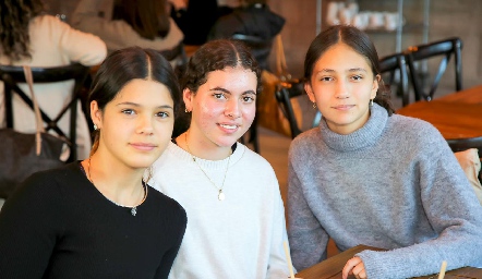  María José Herrera, Sara Hernández y Paula Algara.