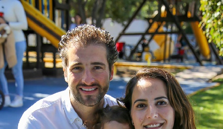  Juan José Aranda, Adriana Salinas y Adrian Aranda.