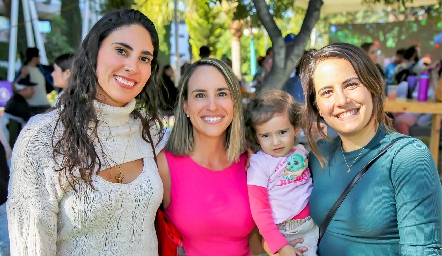  Adriana Vázquez, Úrsula Ortuño y Adriana Salinas y Adriana Aranda.