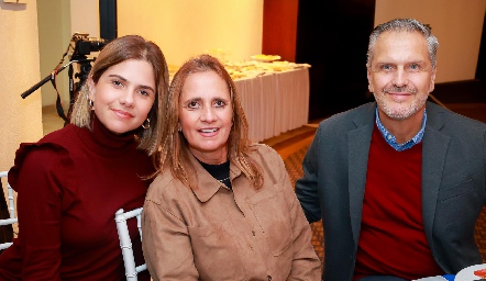  Valeria, Mireya Payan y Humberto Siller.