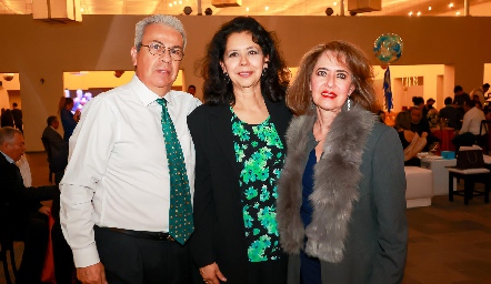  Rubén Darío, Verónica Argil y Flor Cárdenas.
