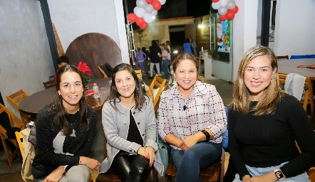  Lorena Gil, Fernanda, Paloma Cruz y Vero Barbeito.