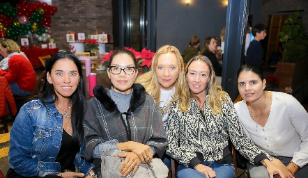  Fabiola Fernández, Angélica Arrollo, Nelly Ramírez, Maru Muñiz y Liz García.