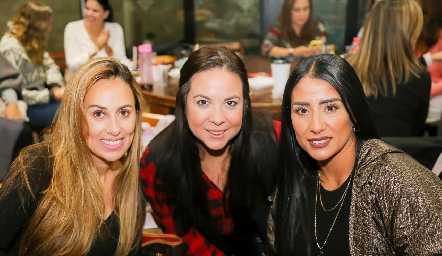  Alejandra Ortega, Karina y Paty Soto.