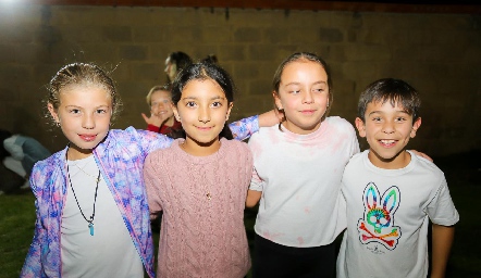 Elena, Sofi, Maya y Alonso.