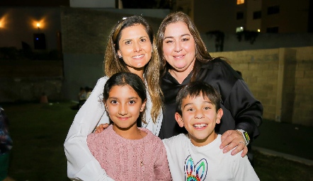  Coco Canseco, Sofía Chevaile, Deyanira Cazares y Alonso García.