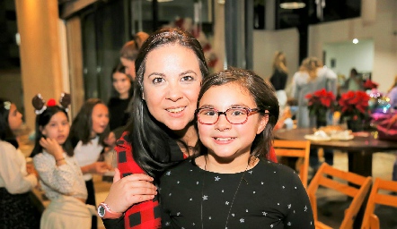  Karina y Jacqueline Olvera.