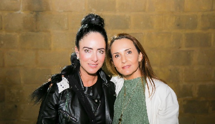  Gaby Herrán y Cristi Villalobos.